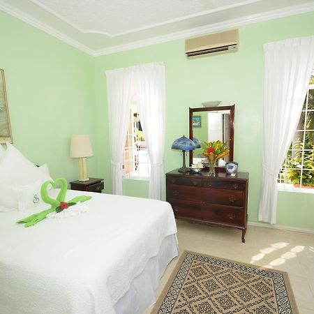 Summerhill Four Bedroom Villa モンテゴ・ベイ エクステリア 写真