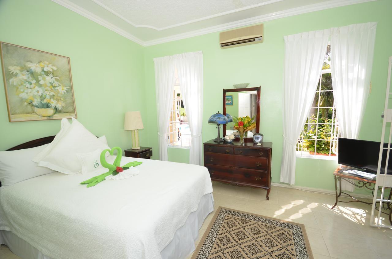 Summerhill Four Bedroom Villa モンテゴ・ベイ エクステリア 写真