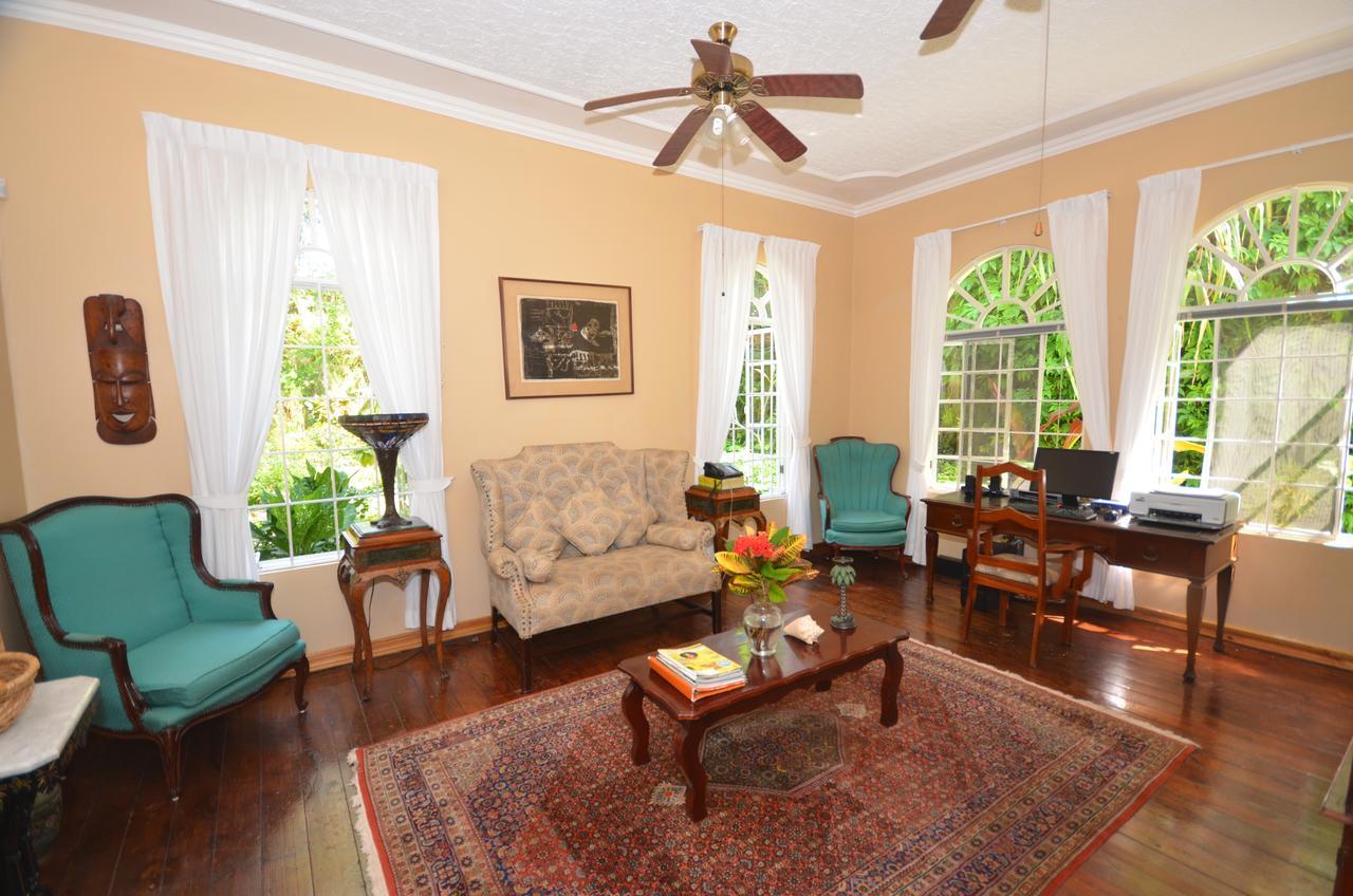 Summerhill Four Bedroom Villa モンテゴ・ベイ エクステリア 写真